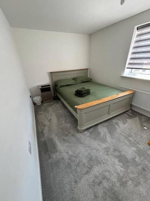 Private Room In A House With Parking In Lenton Nottingham Kültér fotó
