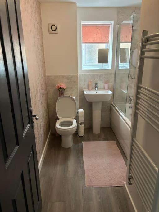 Private Room In A House With Parking In Lenton Nottingham Kültér fotó
